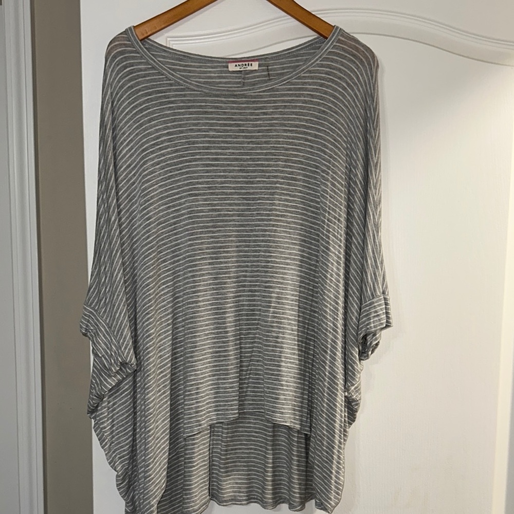 ANDREE BY UNIT Gray Striped Women's Top